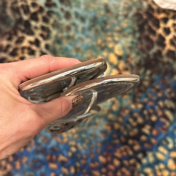 Silver patent Tory Burch flip flop - Picture 5 of 6